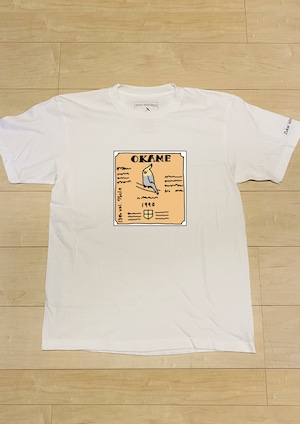 「図解ワイン一年生」コラボ "OKAME" / T-Shirt (White) / 5.6オンス ヘビーウェイト