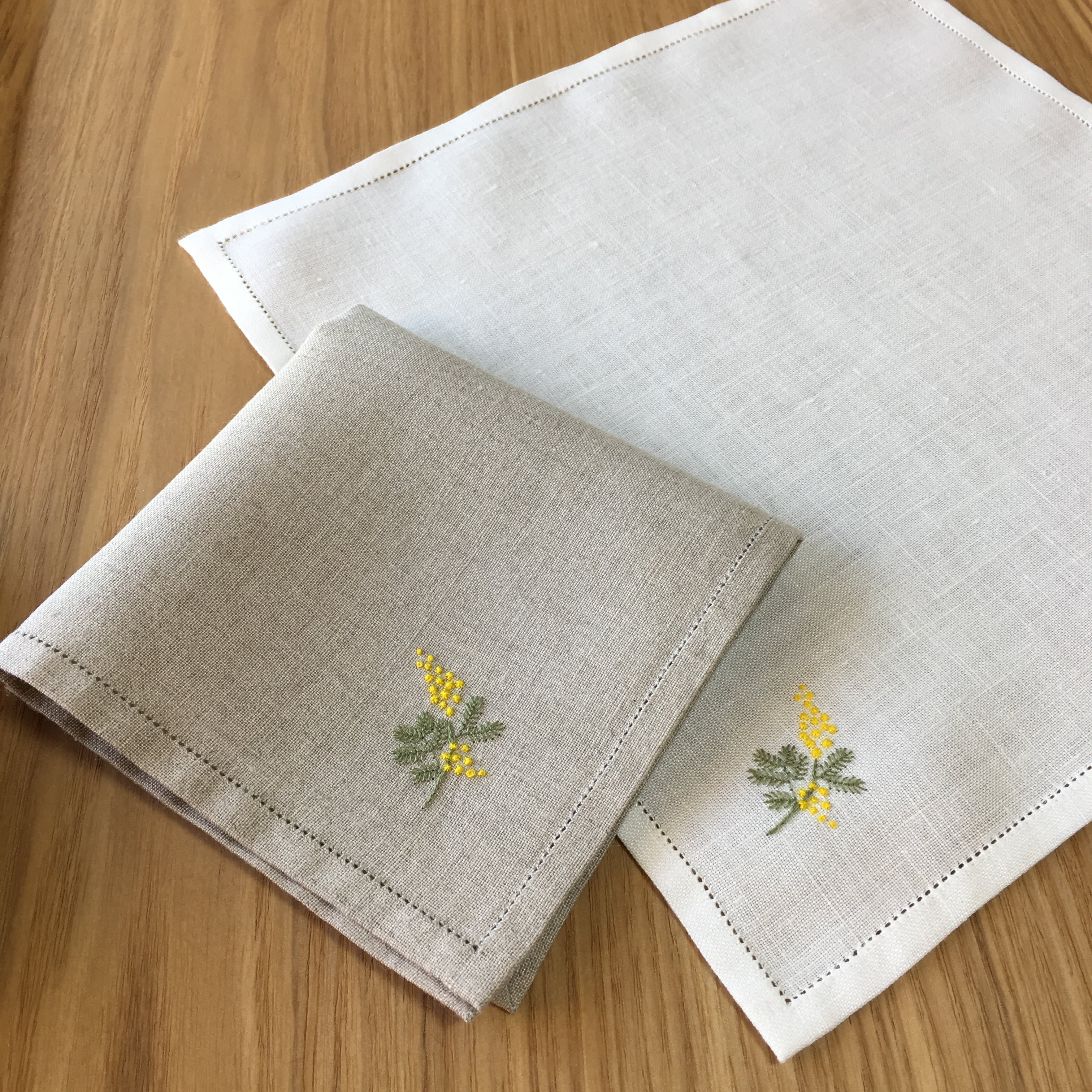 プレミアムver 繊細顔のミモザ｜手刺繍＆手仕立てのソフトリネン