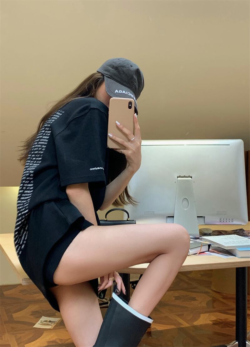 Tシャツ サマールーズスタイルプリント柄ブラックトップス 夏物 ブラックストロベリース84081361502