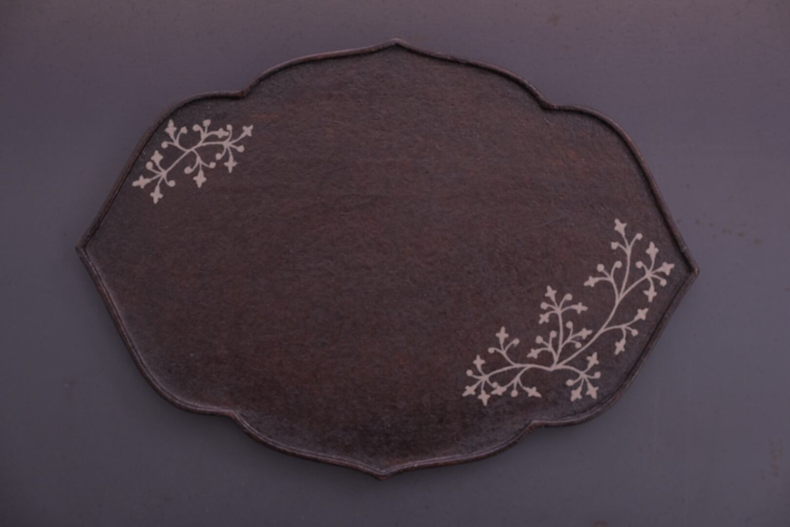 蝶野秀紀 輪花皿 葉 上絵(カリフラワー)茶 中