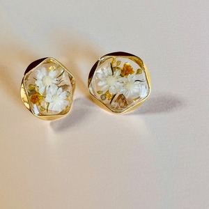 garden white ピアス　イヤリング