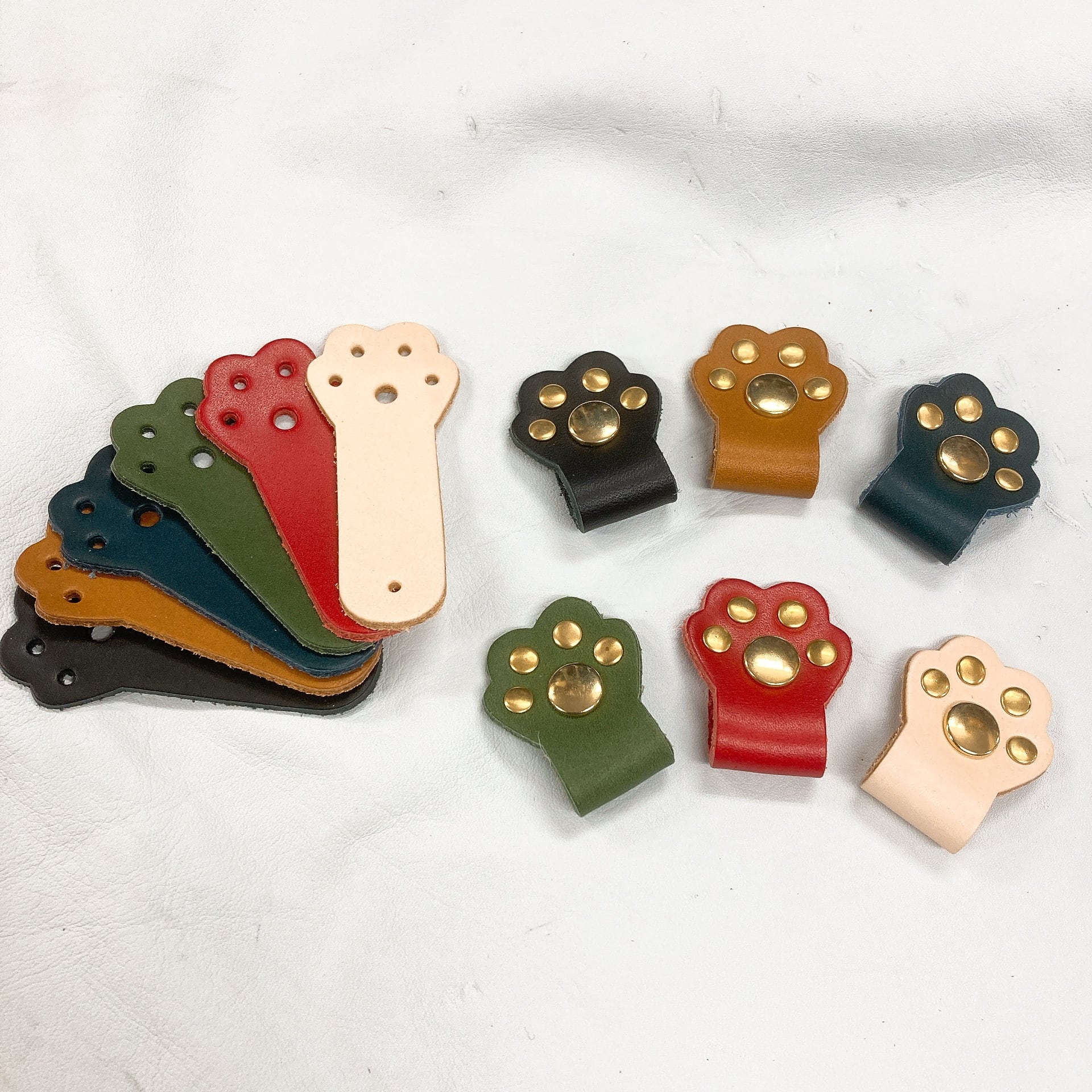 抜き革/キット】肉球コードホルダー 【クエスト】 | and leather