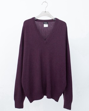 "Neiman Marcus" cashmere V-neck knit sweater