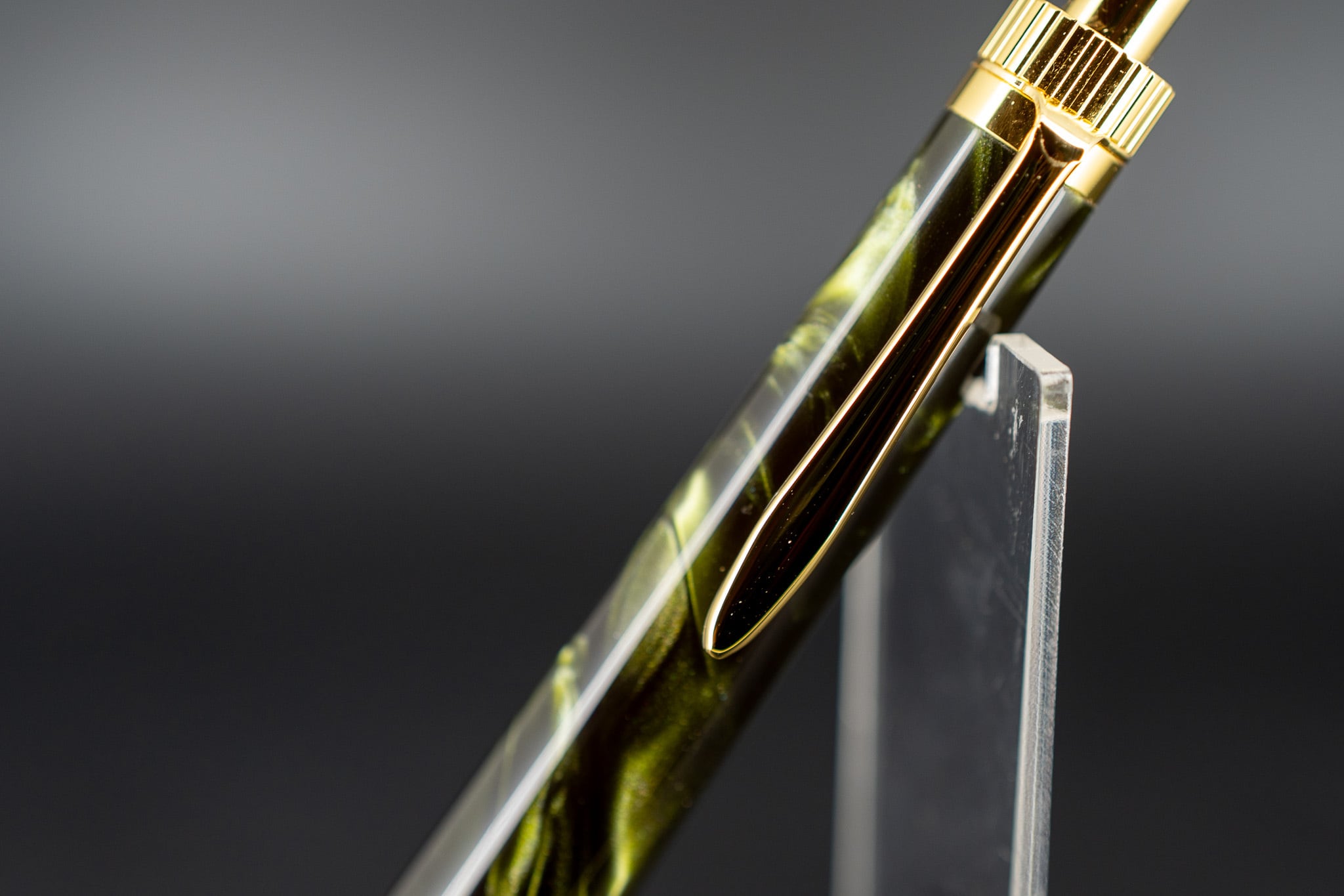 【光を纏う造形の礎石】アクリル樹脂 gold MP