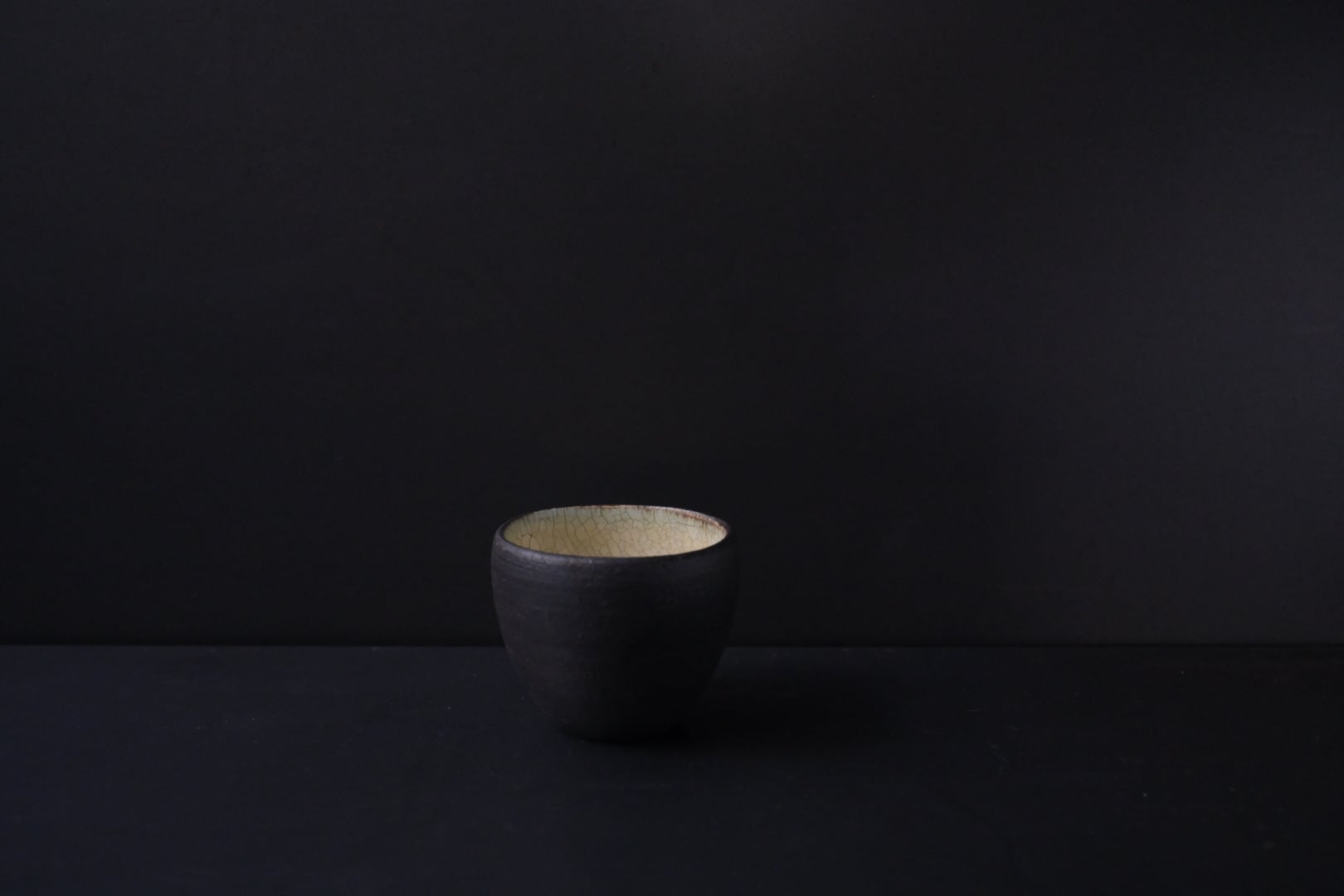 山崎さおり 茶杯(白×黒)
