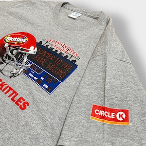 【PORT&COMPANY】Skittles スキットルズ アメフト TEAMSKITTLES 企業系 ロゴ Tシャツ 袖ロゴ サークルK CIRCLEKプリント L イラスト グレー 半袖 夏物 us古着