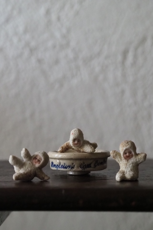 愉しきスノーベイビーたち-antique pottery snow baby's object