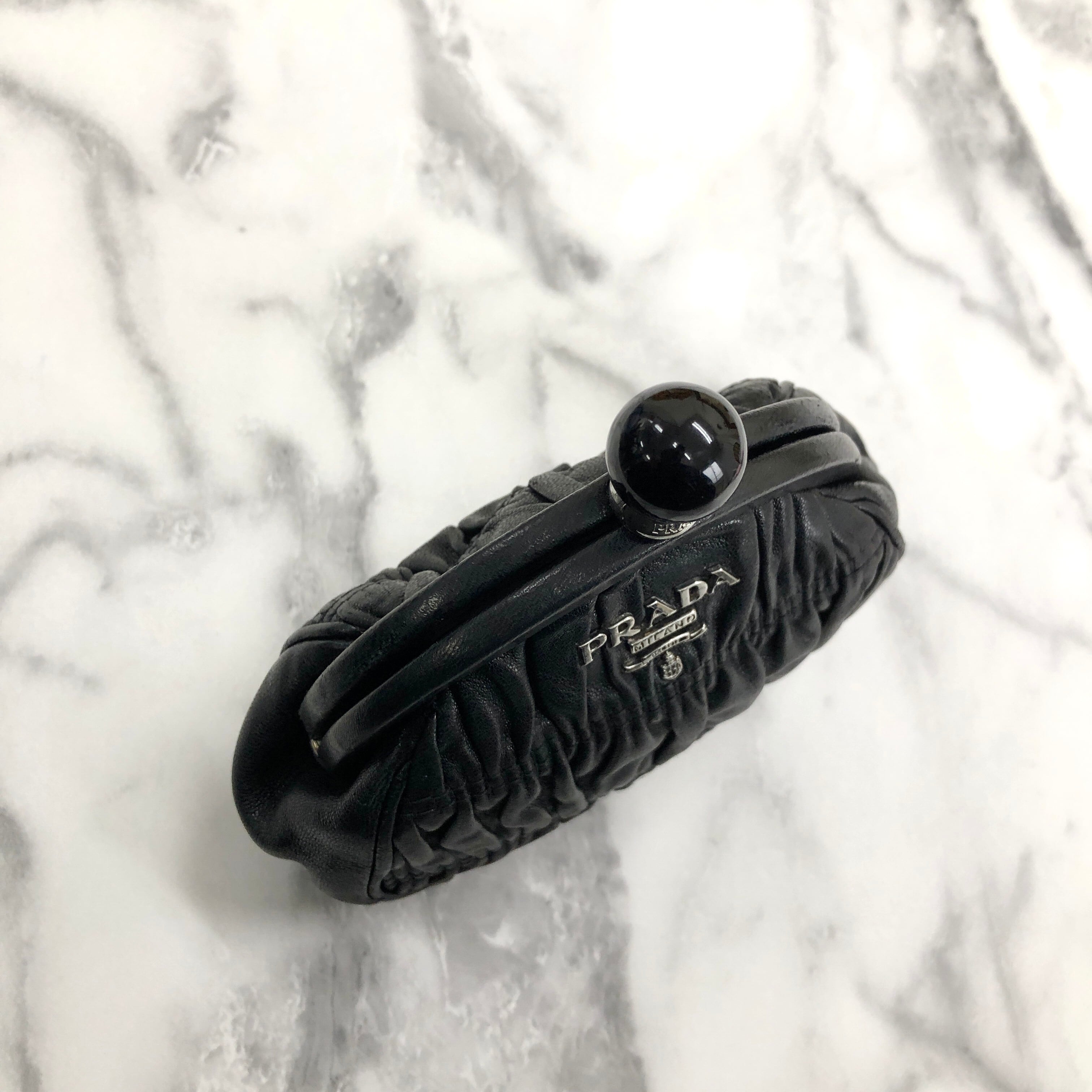 PRADA プラダ ロゴ ストーン レザー ギャザー がま口 コイン PRADA プラダ ロゴ ストーン レザー ギャザー がま口 コイン