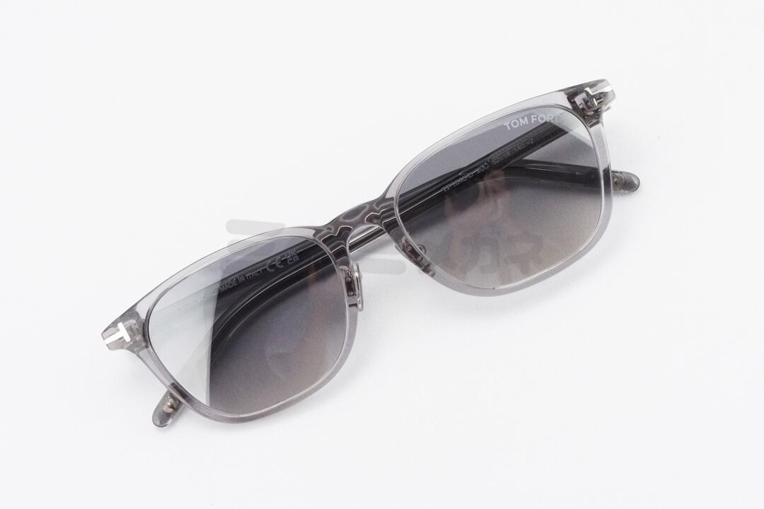日本限定 TOM FORD クリア サングラス TF1040-D 20C スクエア 日本限定 TOM FORD クリア サングラス TF1040-D 20C スクエア