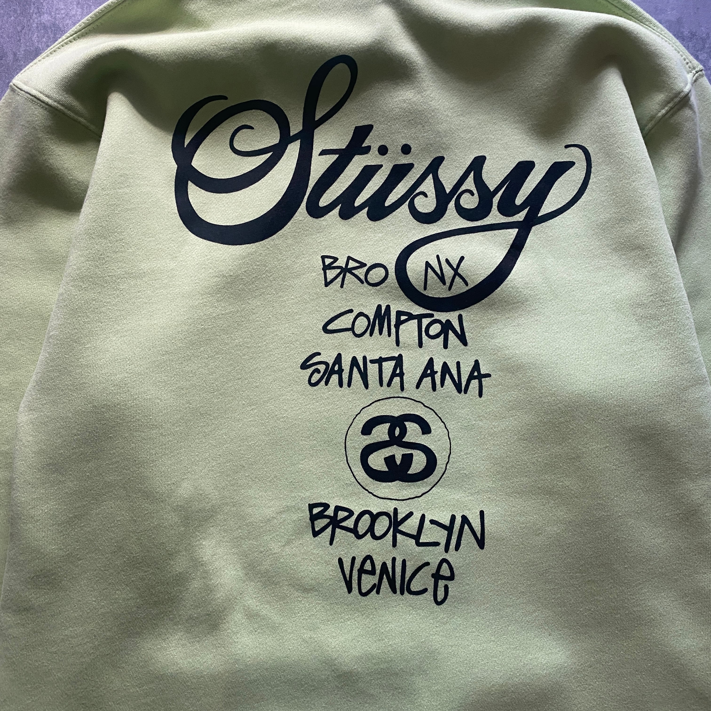 【XLサイズ・デッドストック】stussy ステューシー　ワールドツアー　バックプリント　スウェット　パーカー