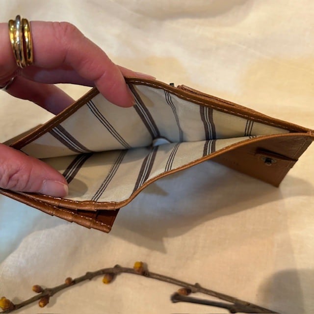 B.stuff　「エイミーⅡ」ミニマム三つ折りお財布(クミン)