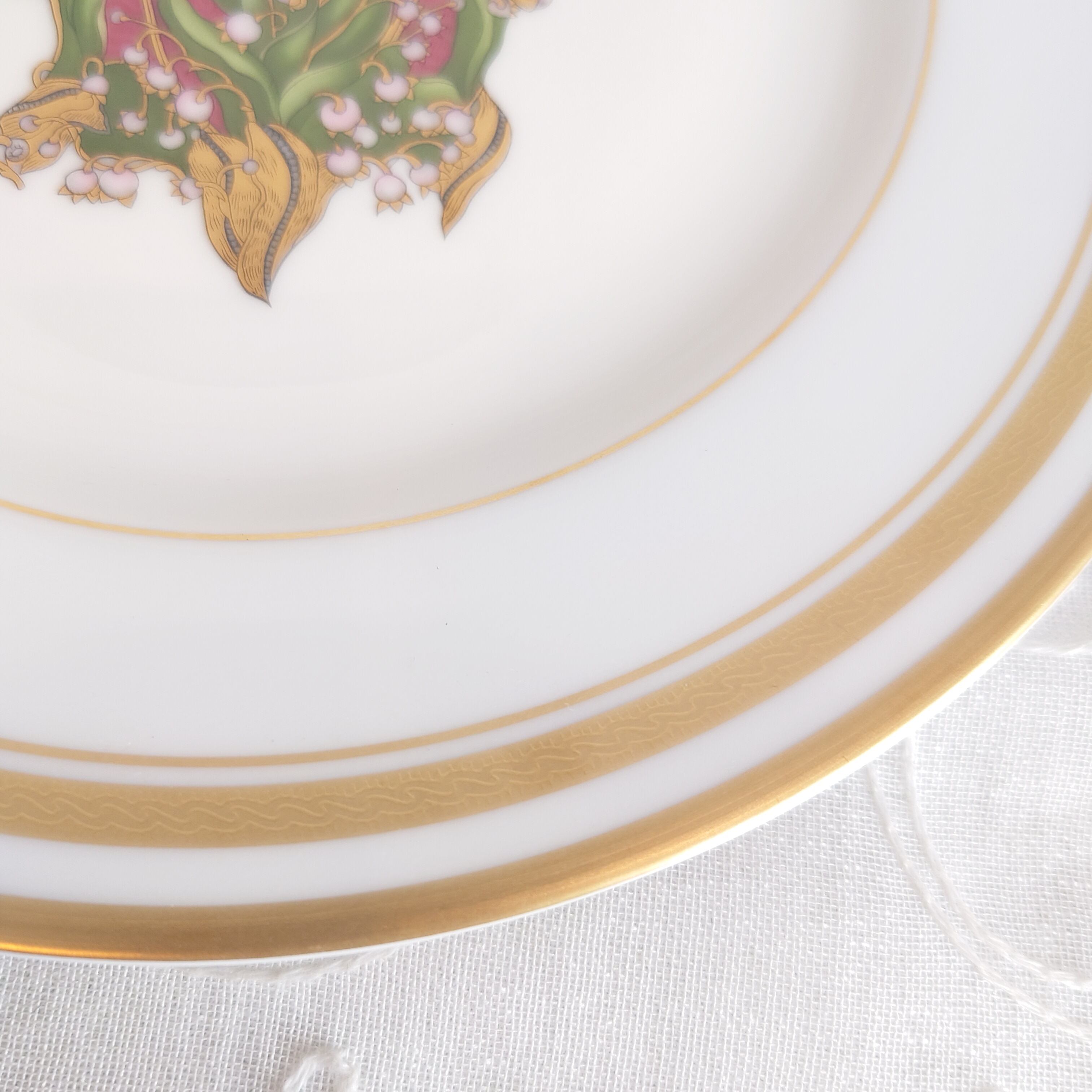 ファベルジュイースターエッグプレート　24Kゴールドトリム　径19.8cm磁器 ファベルジュイースターエッグプレート 24Kゴールドトリム 径