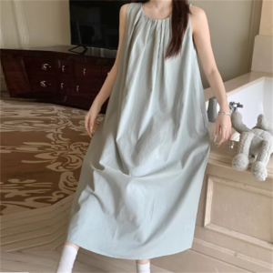 【送料無料】 パジャマ ナイトウェア ワンピース ロング マキシ ノースリーブ　 Uネック ラウンドネック Aライン フレア 薄手生地 可愛い 大人可愛い きれいめ シンプル カジュアル コンサバ 華やか 大人 上品 おしゃれ お洒落 こなれ感 高見え 高級感 フェミニン ガーリー 無地 夏 レディース 女性用 ママ 20代 30代 40代 部屋着 普段使い ファッション ドレープ コーデ スタイル 楽ちん 体型カバー 定番 プチプラ 着痩せ グリーン くすみカラー 大人カラー