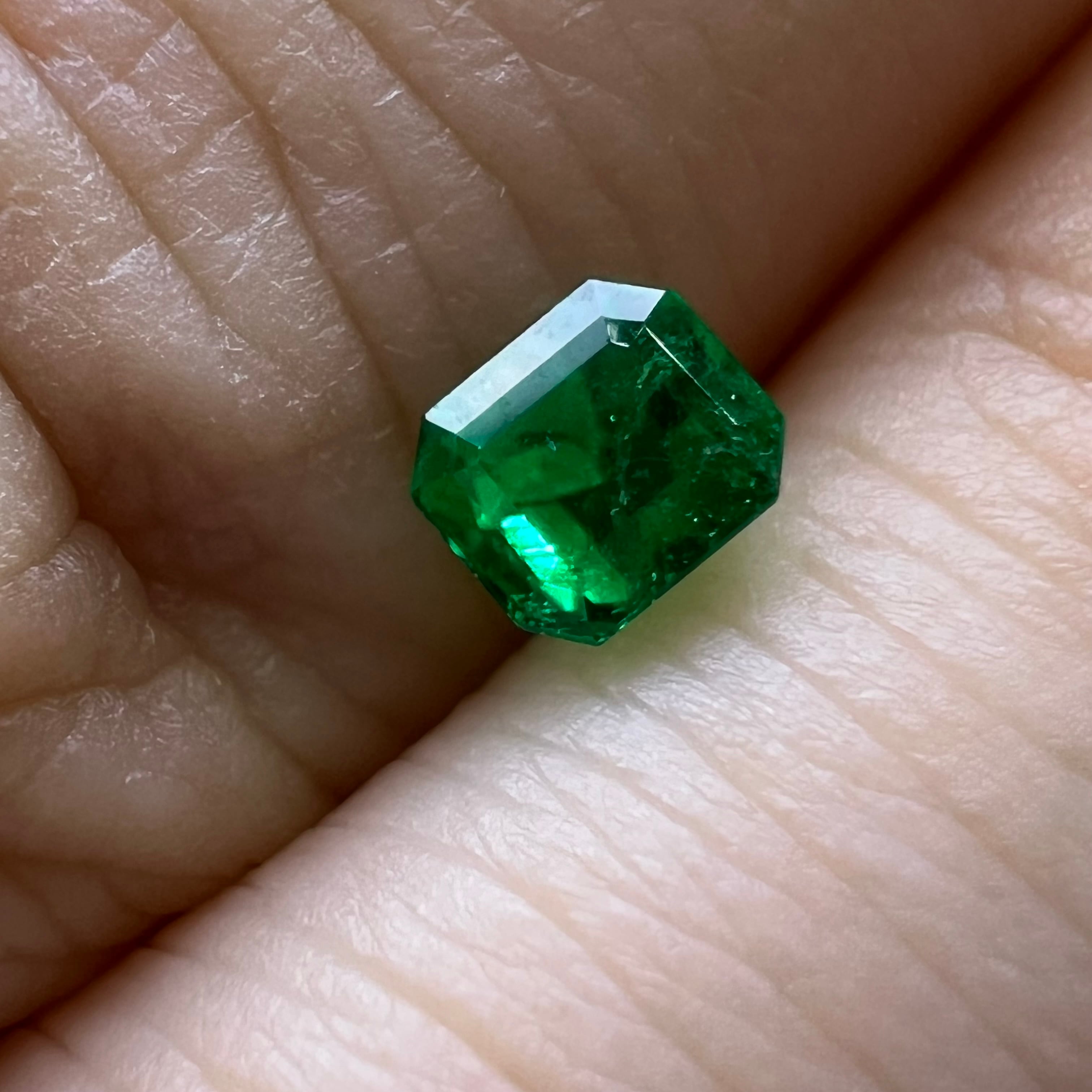 日独ソ】エメラルド 0.328ct 4.05mm×3.55mm エメラルドカットルース 日 