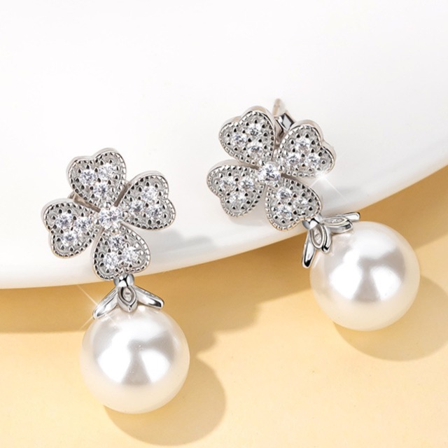Jeweled Clover Pearls