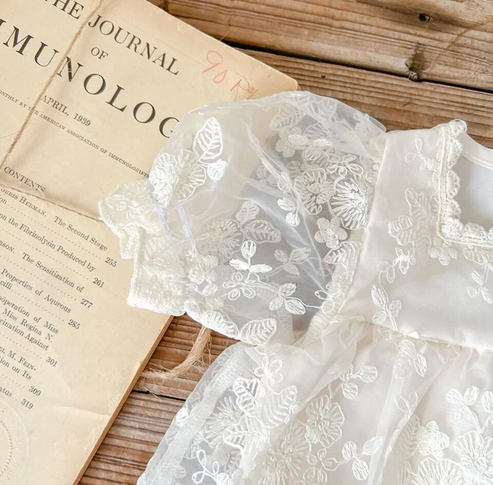 レースロンパース……..海外子供服 ベビー 女の子 ホワイト ナチュラル プチプラ