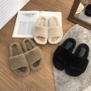 【送料無料】ファーサンダル フラットシューズ もこもこ ファー オープントゥ ぺたんこ フラットソール ローヒール レディース 歩きやすい 履きやすい ガーリー 大人可愛い 白 ピンク ホワイト ベージュ 秋 冬 20代 30代 40代 ふわふわ おしゃれ かわいい シューズ 靴 ママ コーデ 大人カジュアル 無地 デート こなれ感 トレンド 普段使い デイリー お出かけ フェイクファー