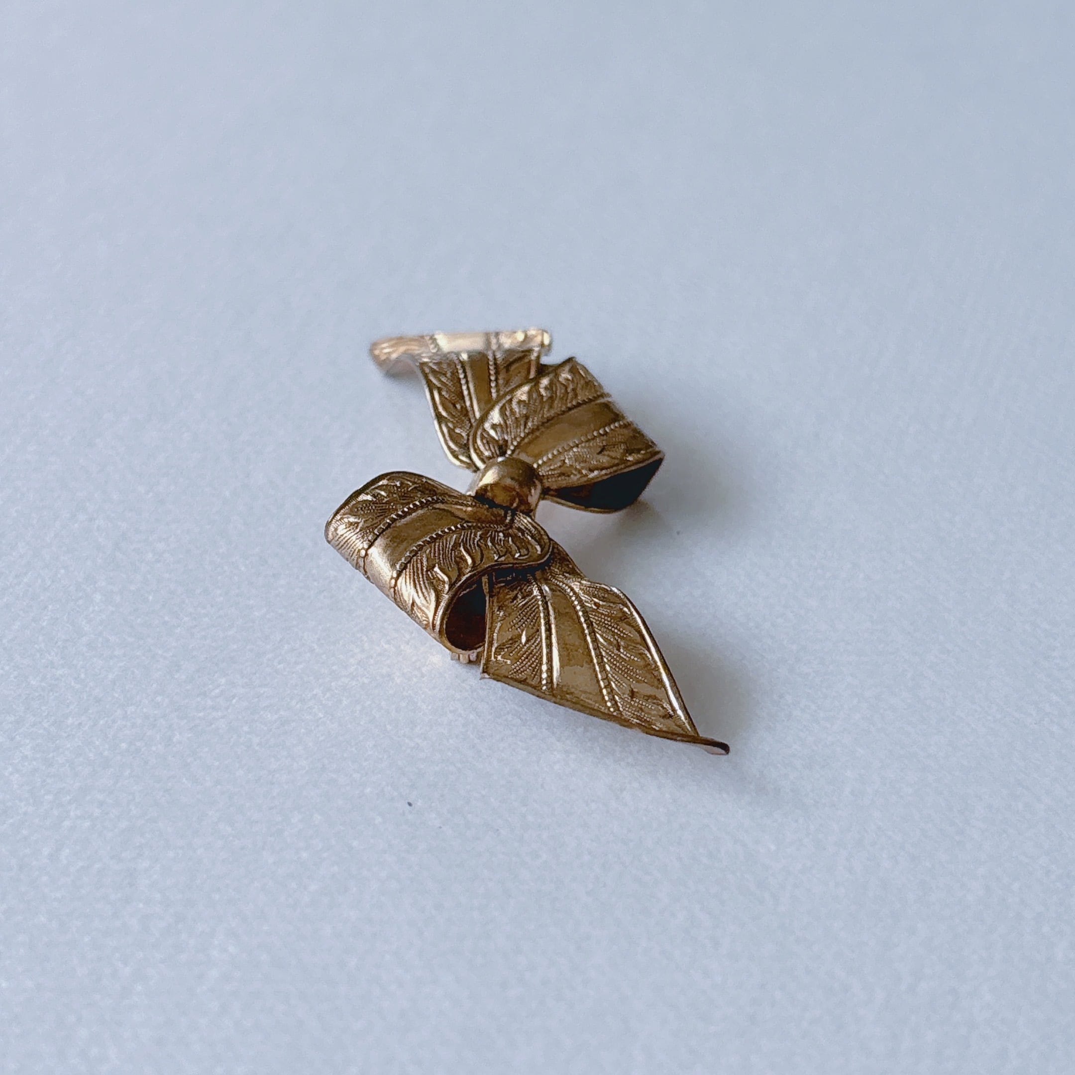 Vintage 70s gold tone ribbon brooch ヴィンテージ 70年代 ゴールド