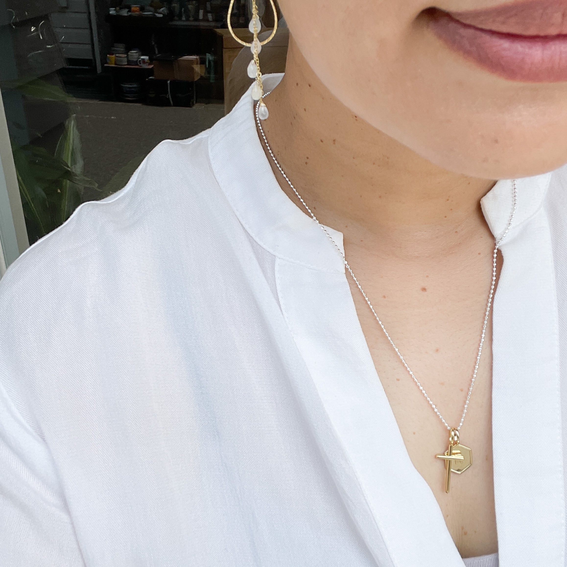 Gold coating クロス + ハニコム イニシャル ペンダント TOP 2つ