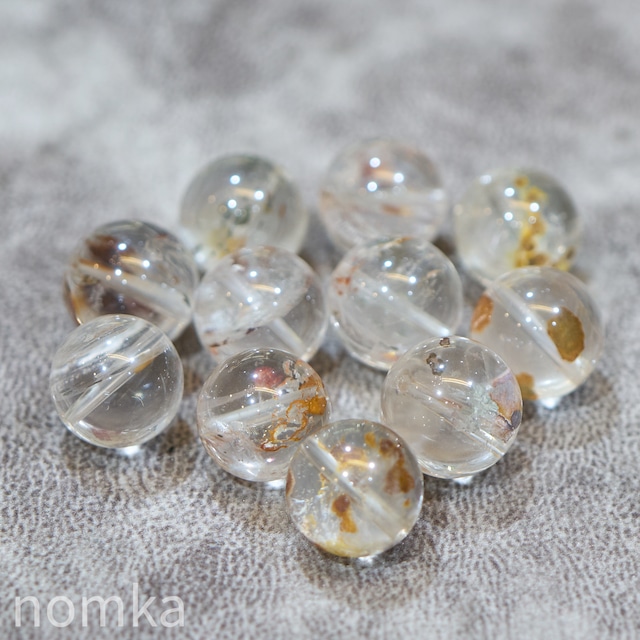 【水晶に咲く極彩の鉄華】ブラジル産 ヘマタイトインクォーツ (13mm) ビーズ／一粒売り