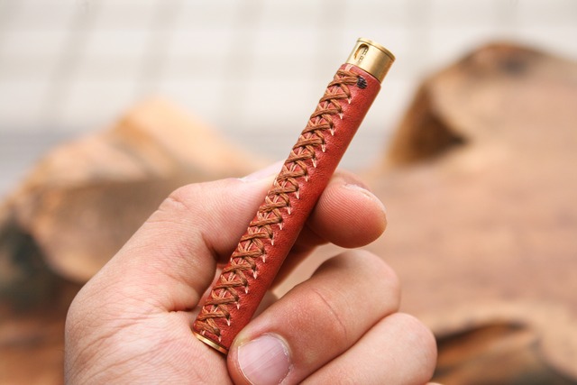 ★不定期販売★ 新型 硬度表示窓付き革軸芯ケース 【特上ヌメ革節目模様 ブラウン】