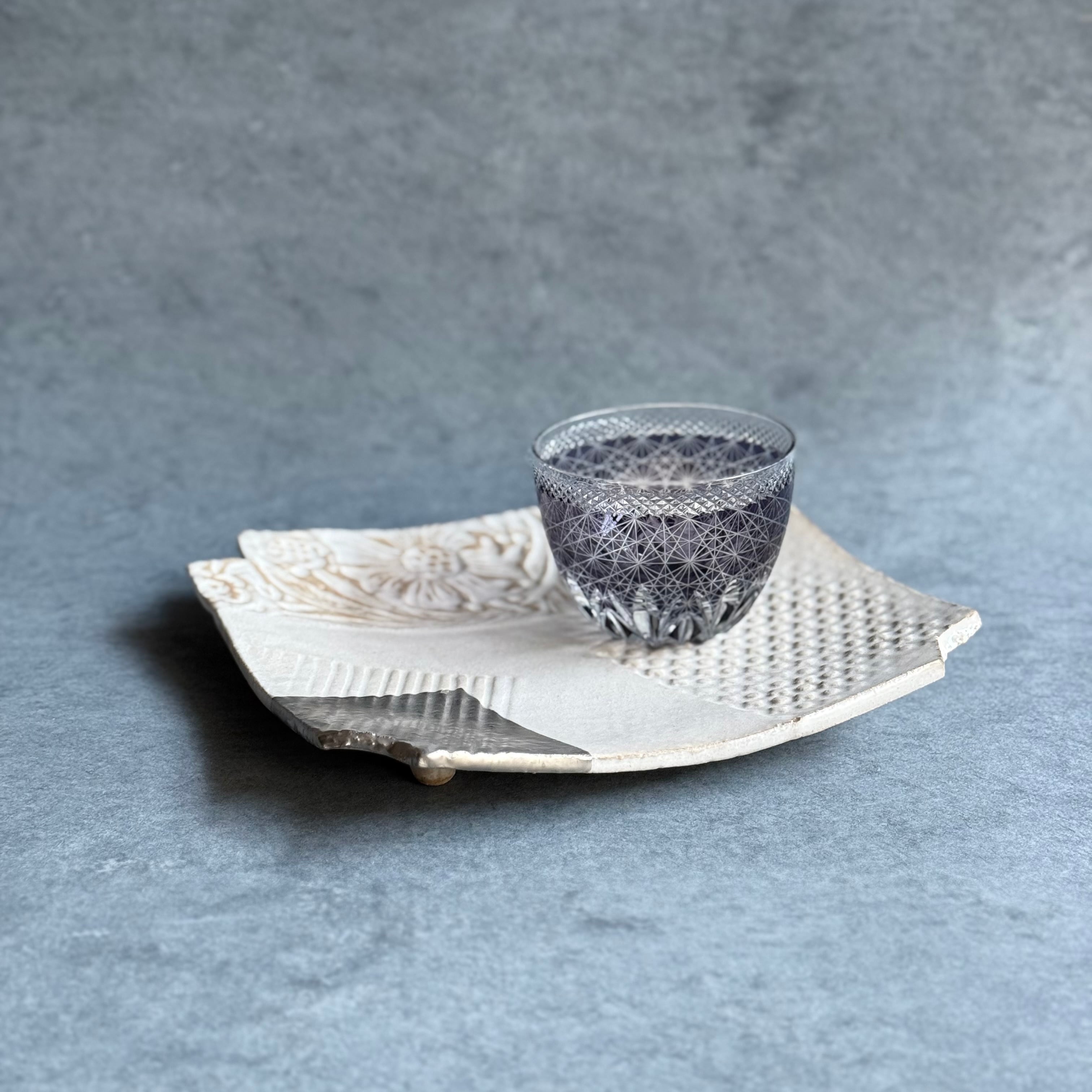 伊集院真理子 長角花柄足付皿 | gallery 一白
