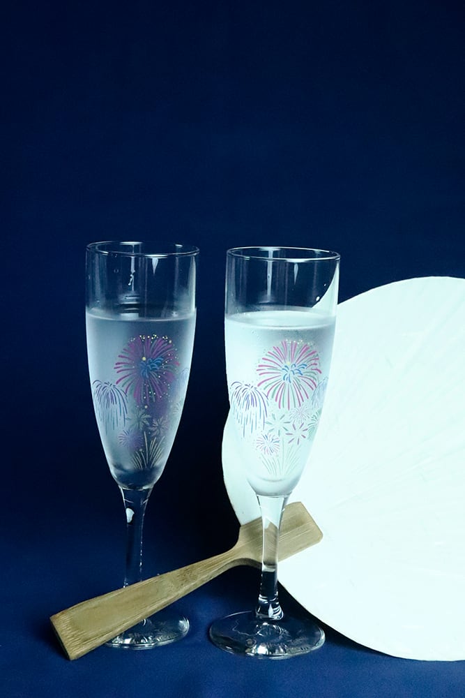 Ch 02s 冷感花火 シャンパン グラスペアセット 父の日 冷感 花火 シャンパン ペアセット 贈り物 温度で 変化 日本酒 乾杯 ギフト プレゼント お祝い 夏 丸モ高木陶器 オンラインショップ 温度をデザインに