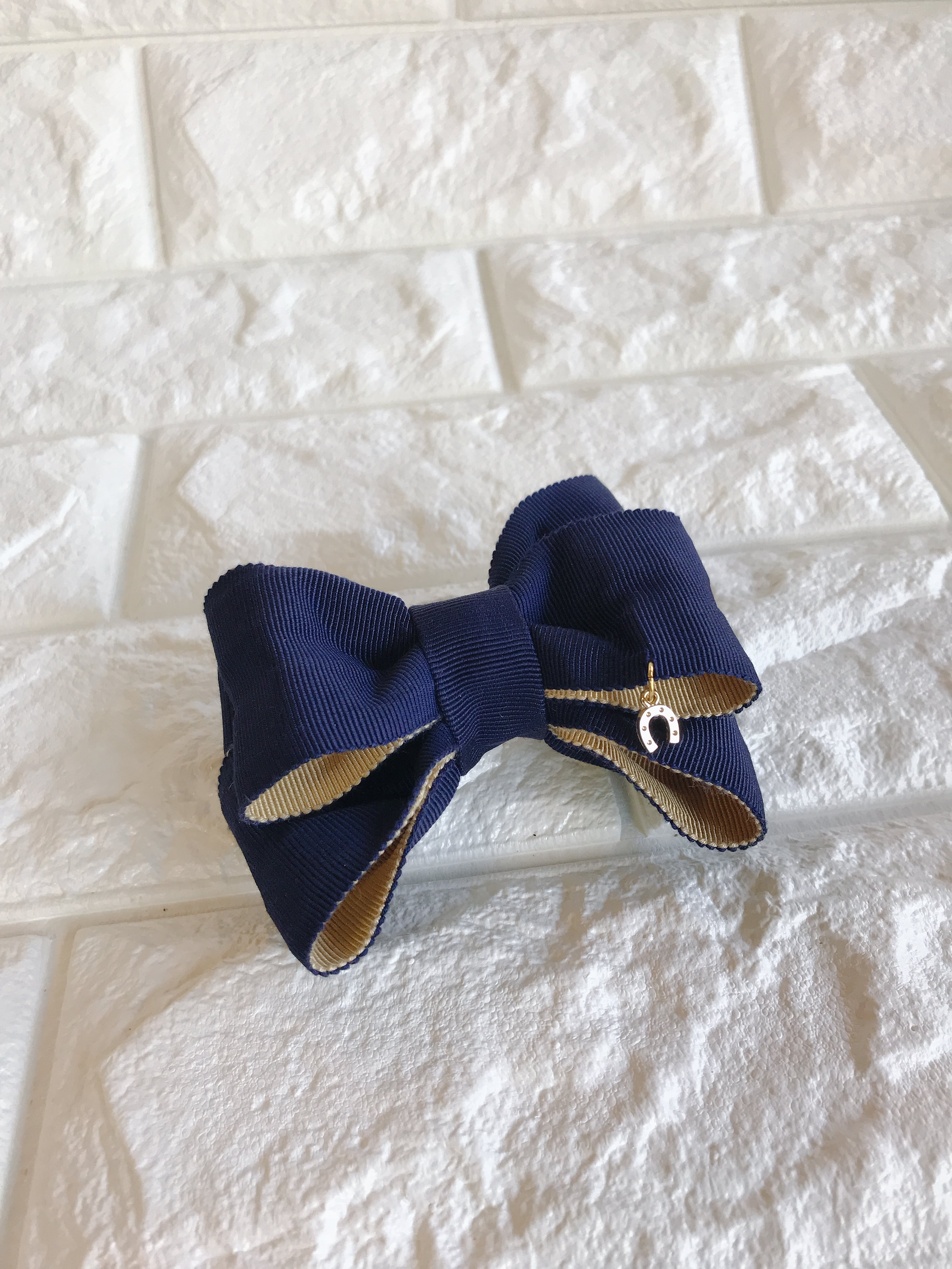 MOKUBAワイヤーリボンバレッタ 蹄鉄チャーム付き