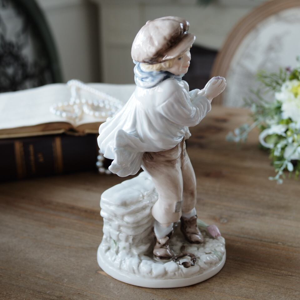 英国コールポート The Boy 1990年製 可愛い少年のフィギュリン