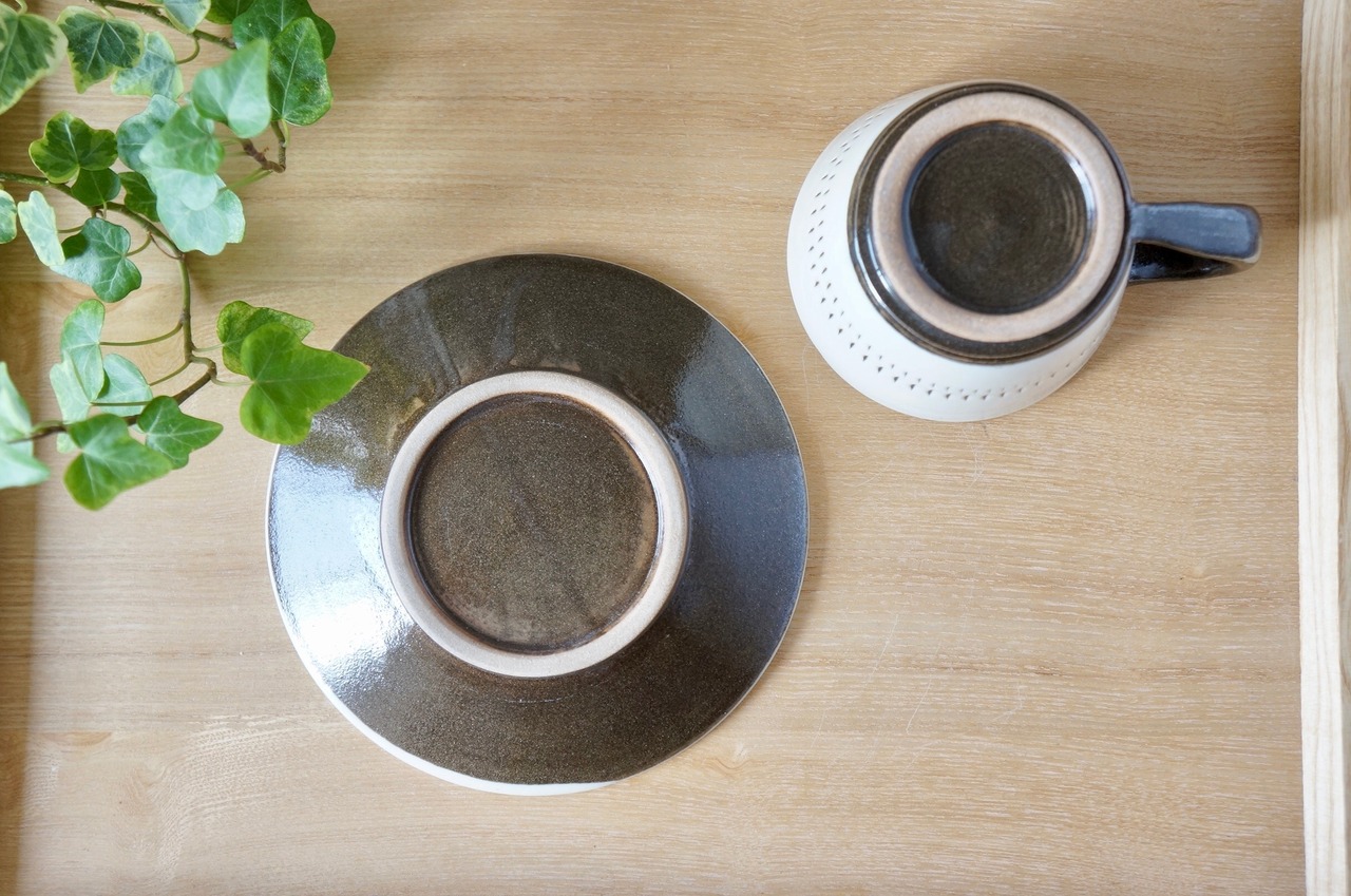 小石原焼　蔵人窯　カップ&ソーサー　２本ラインとびかんな　[29-474]