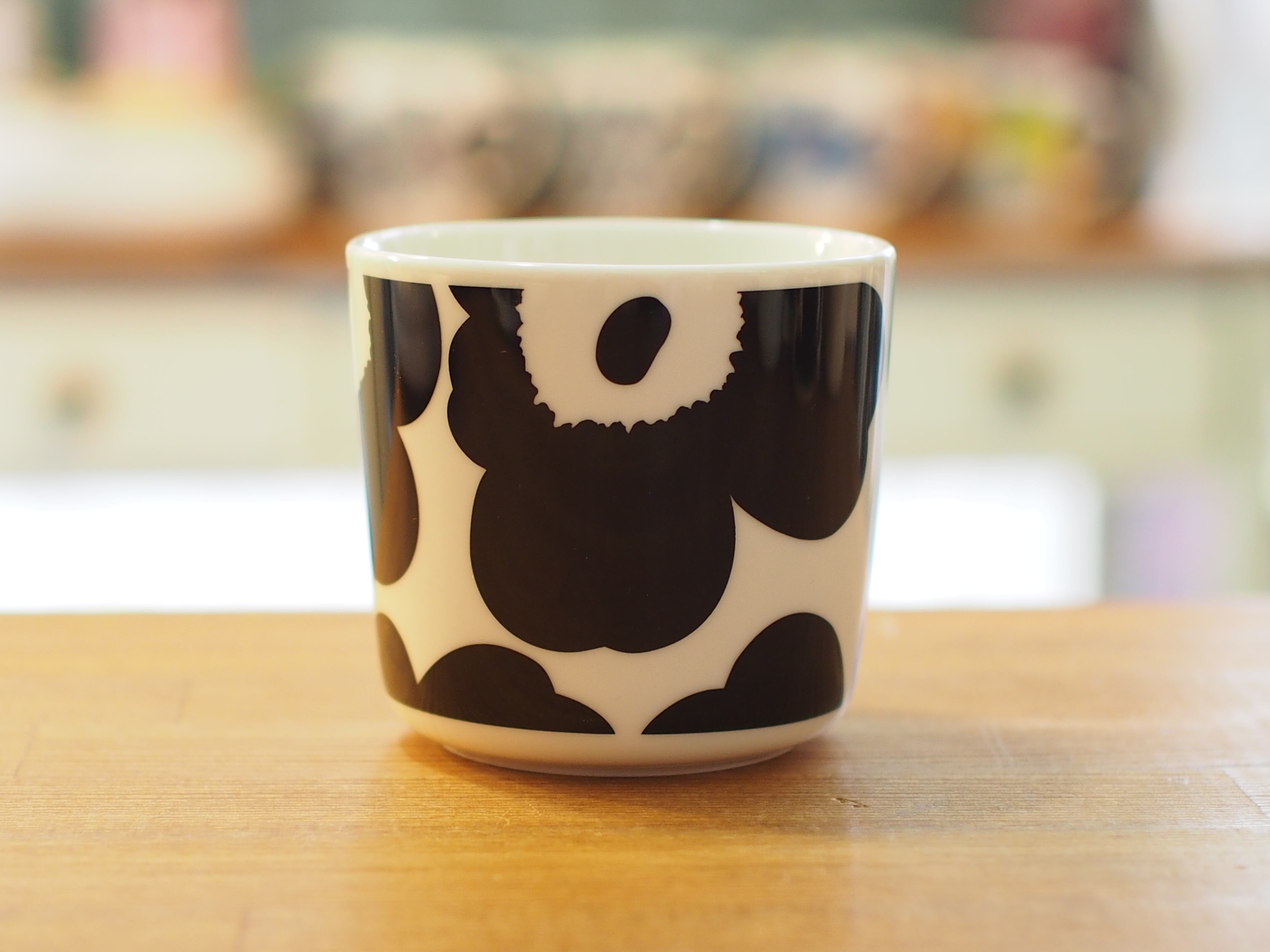 マリメッコ Unikko コーヒーカップ（ハンドルなし）ブラック×ホワイト