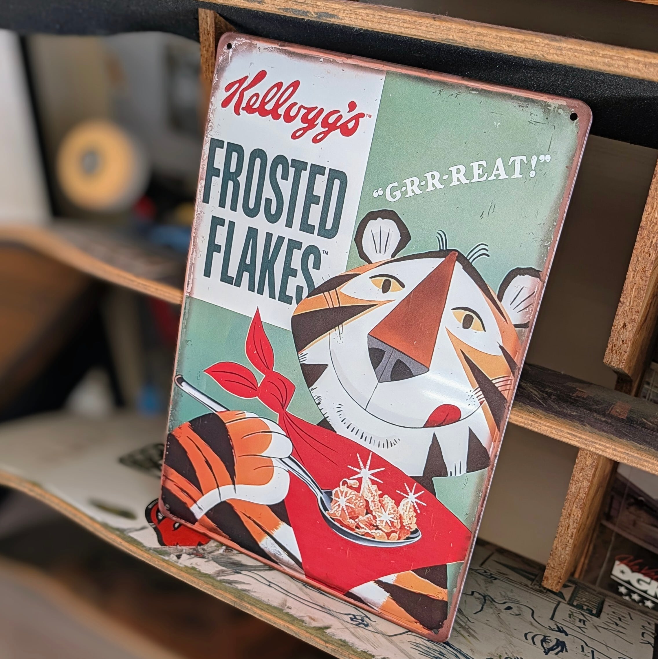 送料無料!ちょうどいいブリキ看板 【 Kellogg's FROSTED FLAKES ( ケロッグ シリアル フロステッド・フレークス ) 】トニー・ザ・タイガー / METAL SIGN / メタルサイン / ブリキ看板 / サインボード / ビンテージ加工〚アメリカン雑貨 アメトイ〛