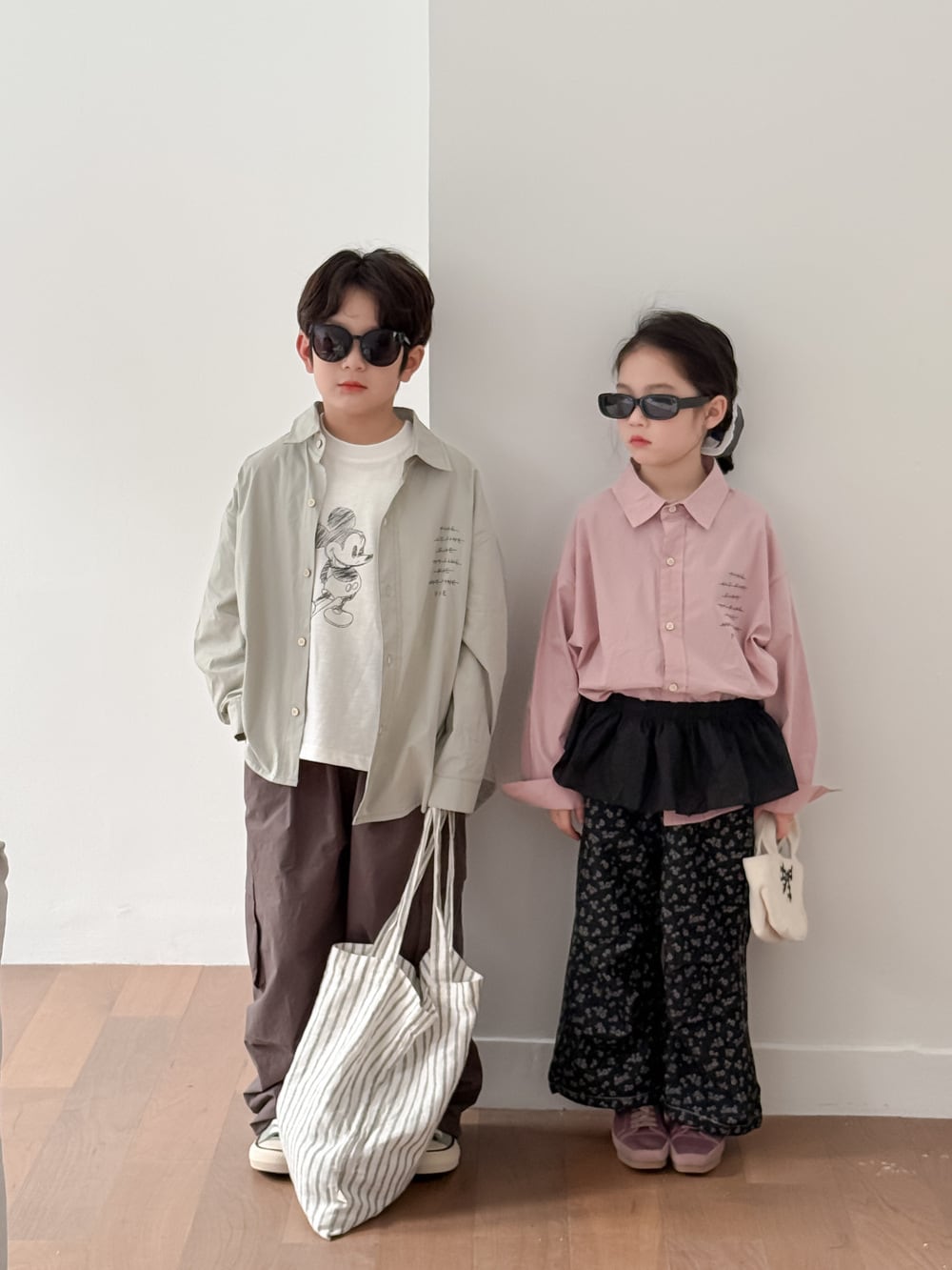 裾デザイン英字シャツ