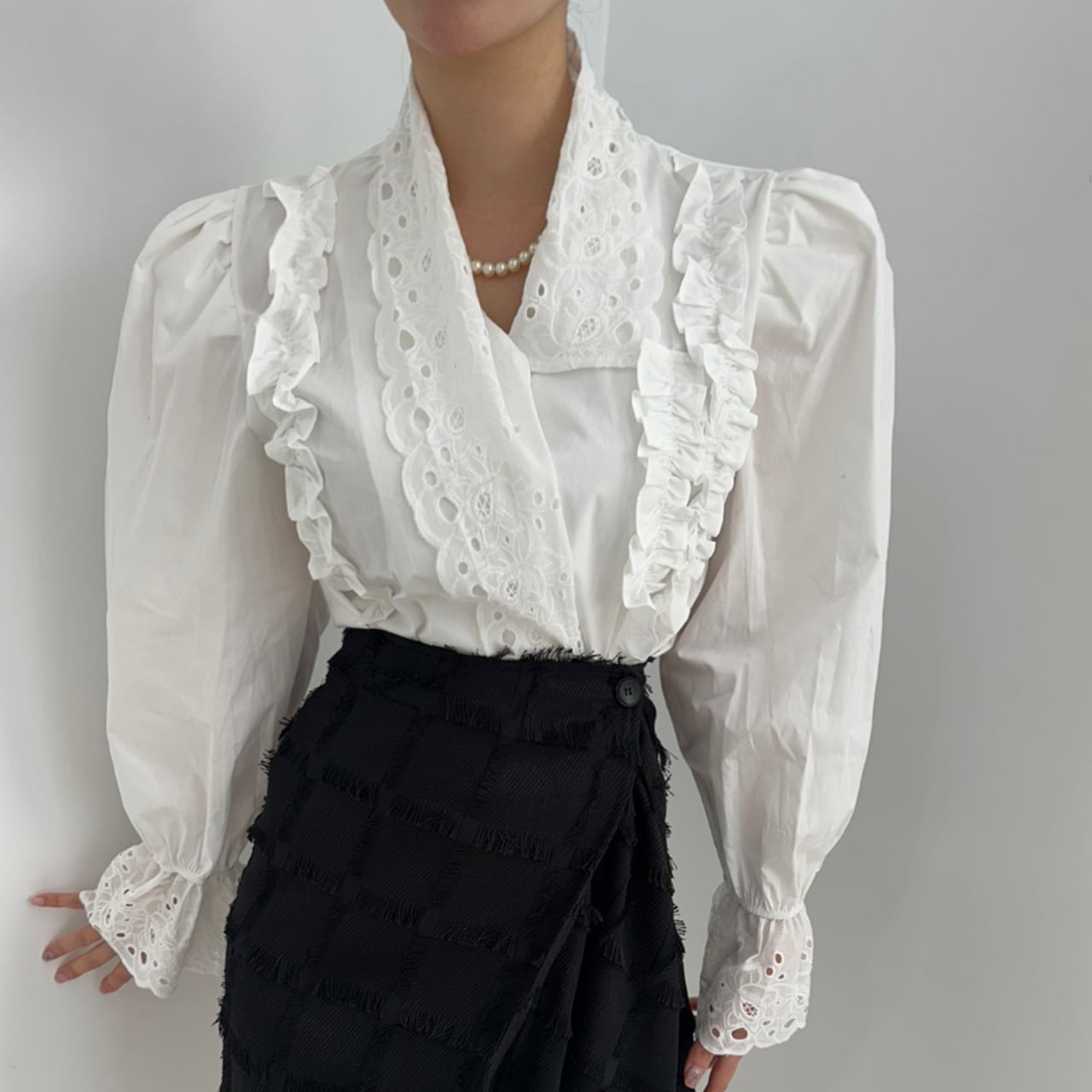 ベルスリーブ フリルシャツ-ホワイト