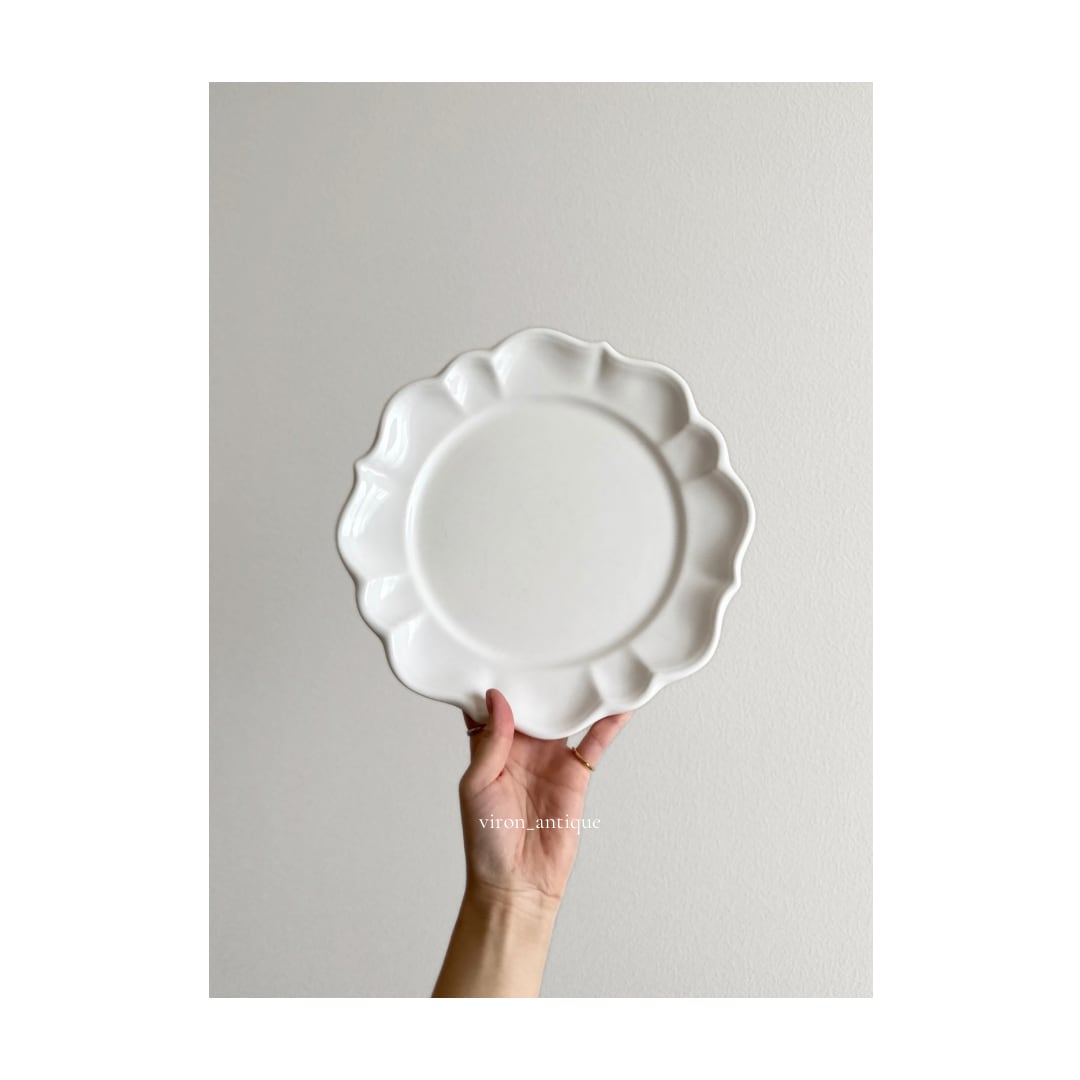 Varages / 白肌のスカラップリム平皿プレート e