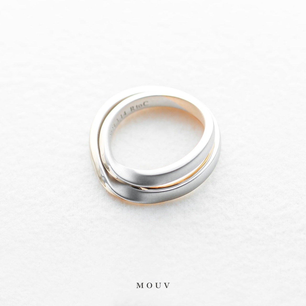 事例|V字バイカラーメビウス