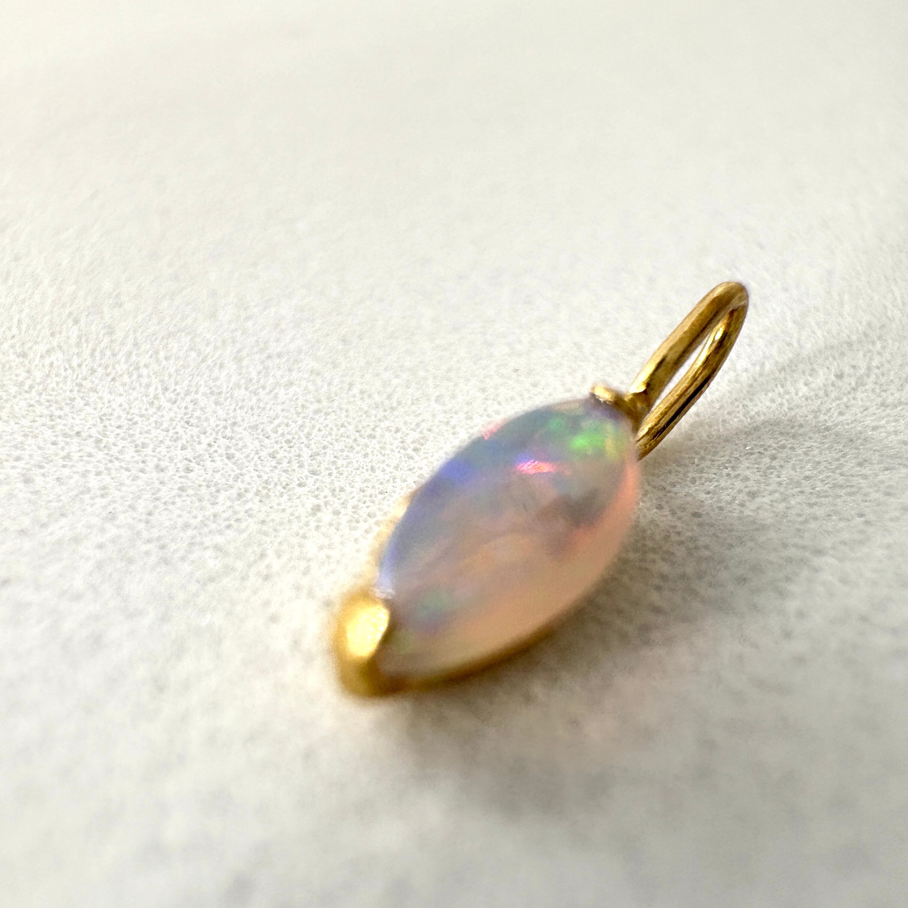 オパール ペンダントトップ オーストラリア産 0.15ct 約5㎜