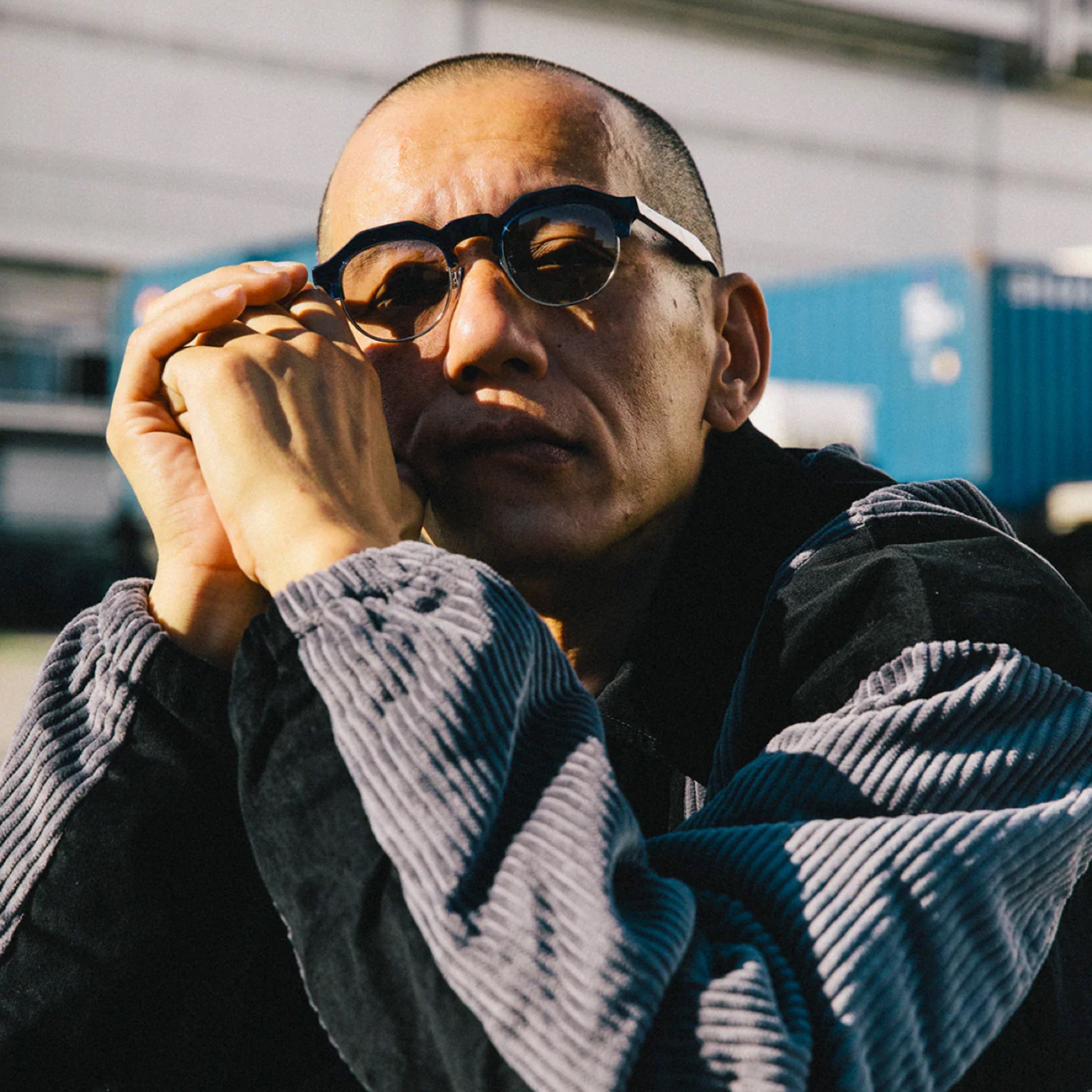 18 BLACK / CLEAR to GREY (調光) / OWN | SCENE REPORT