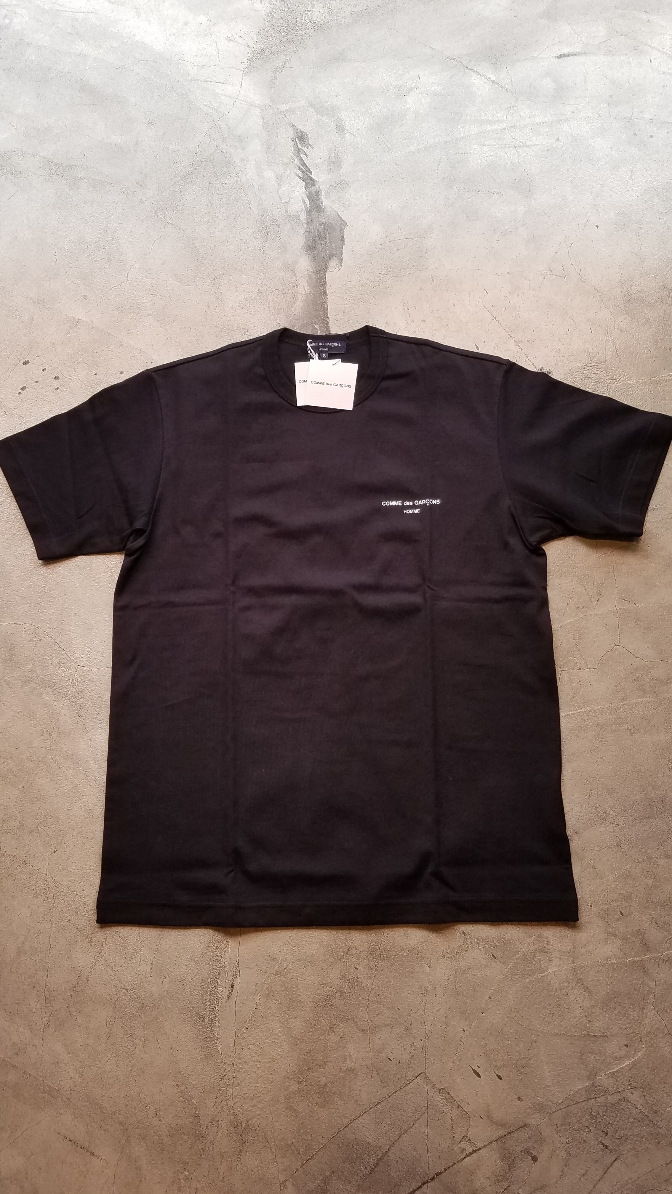 COMME des GARCONS HOMME 綿天竺 製品プリント S/S Tシャツ | SIX6