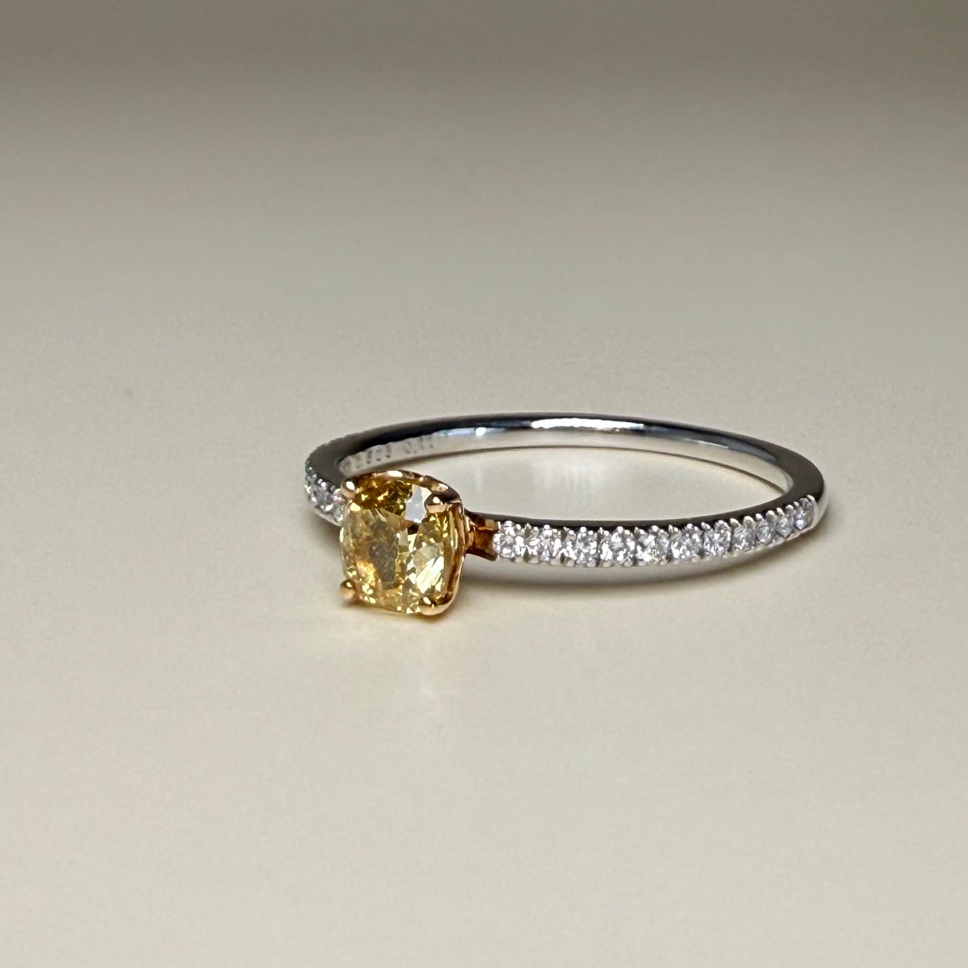 ファンシー ディープイエロー ダイヤモンドリング 0.503ct プラチナ