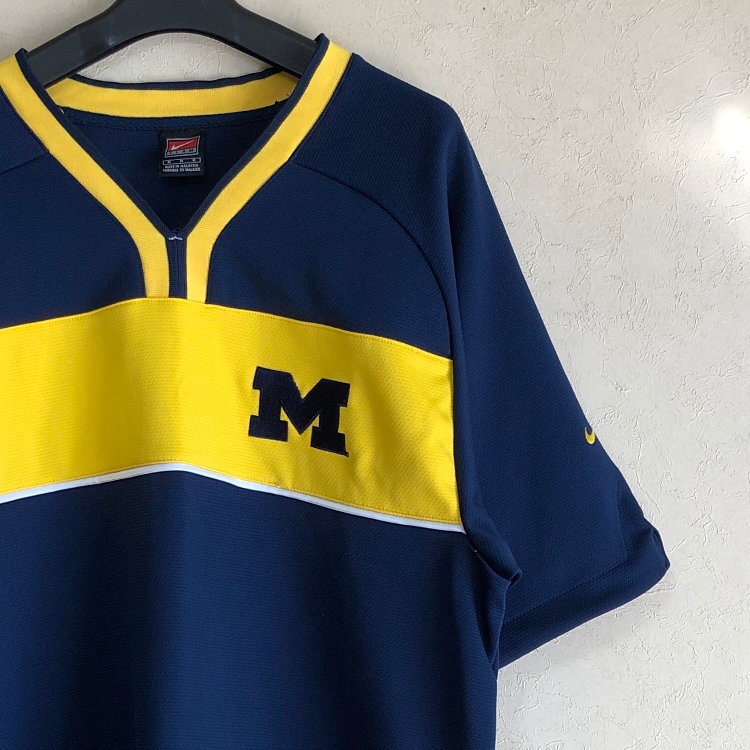 【Mサイズ】NIKE×ミシガン大学 紺×黄 オーバーサイズ 胸刺繍ワッペン 半袖ジャージ USカレッジもの