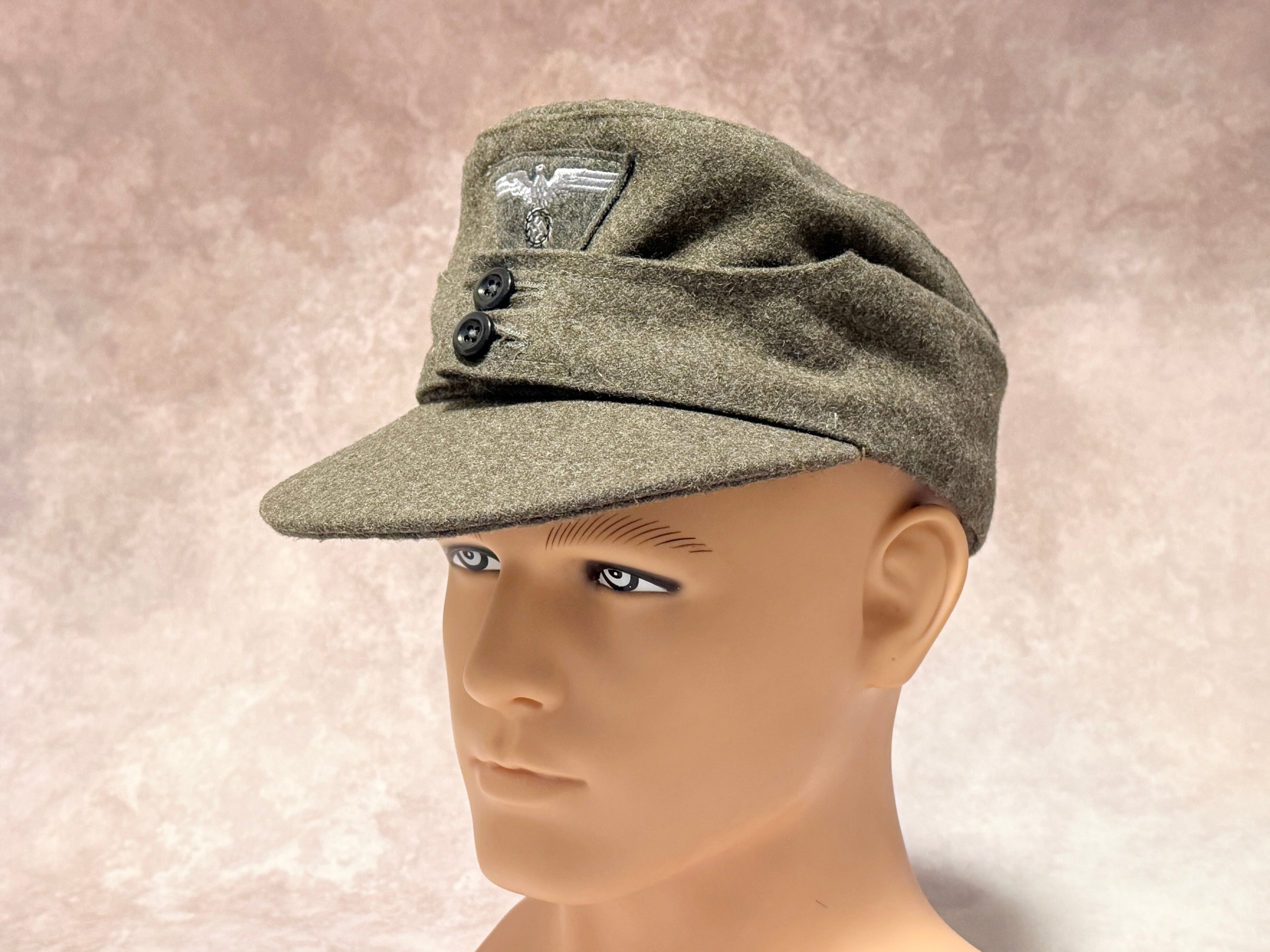USED】WWII ドイツ軍 M43規格帽 陸軍ワンピース刺繍徽章つき 58cm