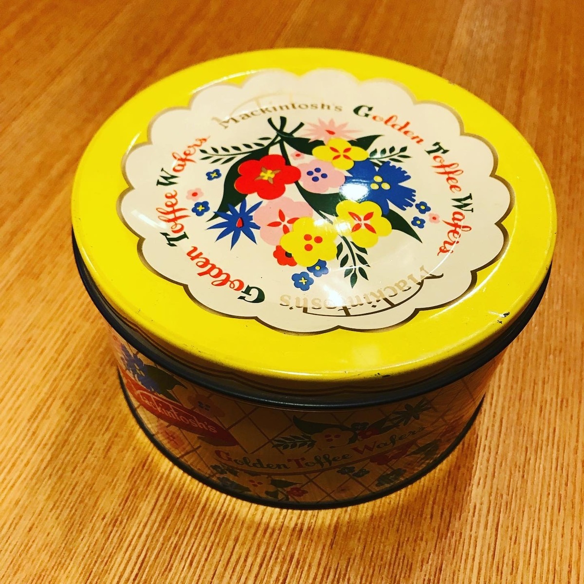 Mackintosh's Golden Toffee Wafersの缶 ヴィンテージ食器、雑貨 王様markt