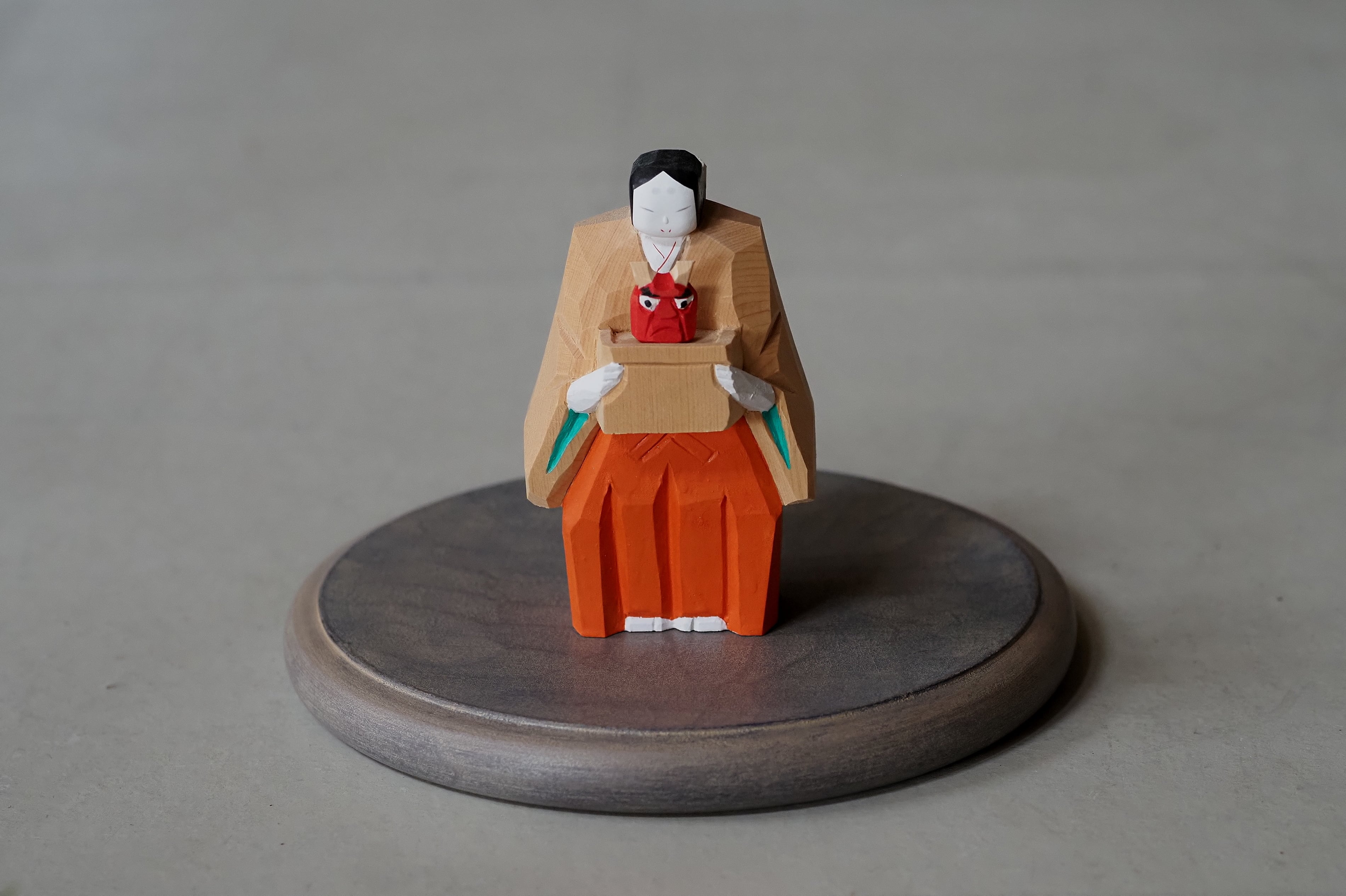 奈良 一刀彫 月こよみ 奈良一刀彫月こよみ＋村瀬治兵衛さんの根来塗日の丸盆 足付