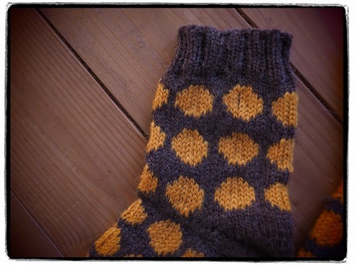 手編みの靴下・黄色水玉