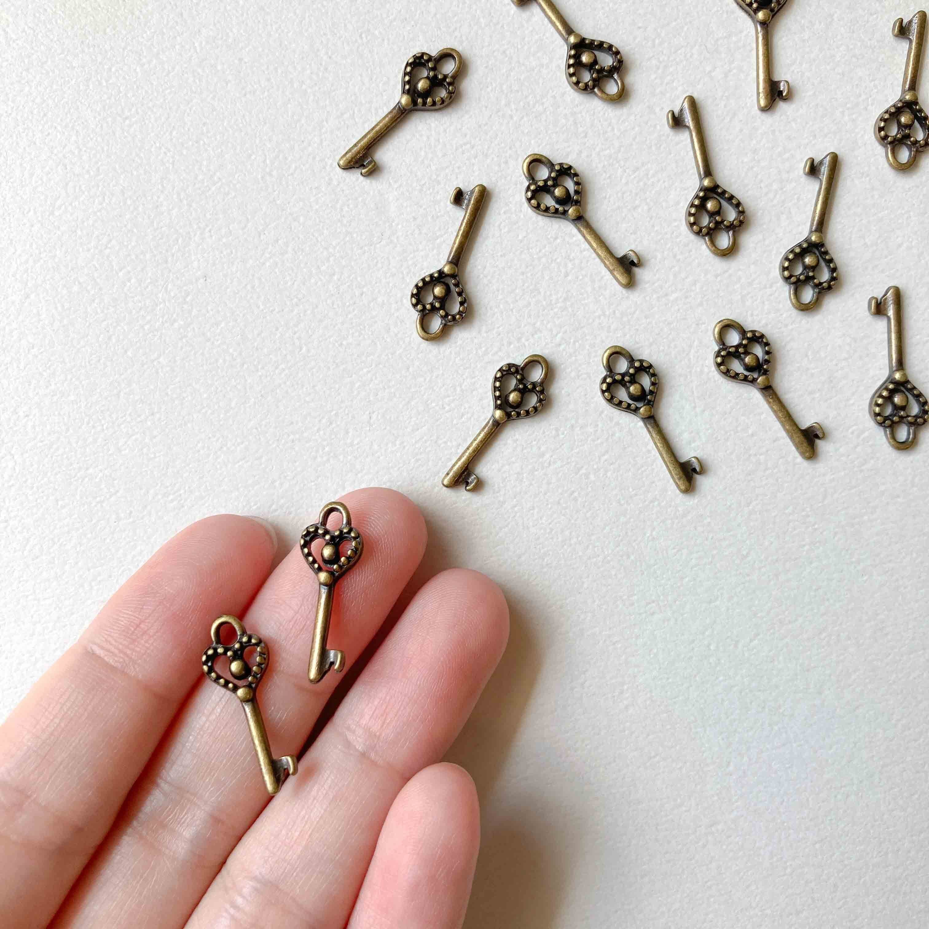 アンティーク風 ドットハート鍵チャーム | Dua-アクセサリーパーツショップ