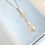 【ホリデーボックス】クリスタルパールの小さな雪だるまピアスorイヤリング&ネックレス　サージカルステンレス