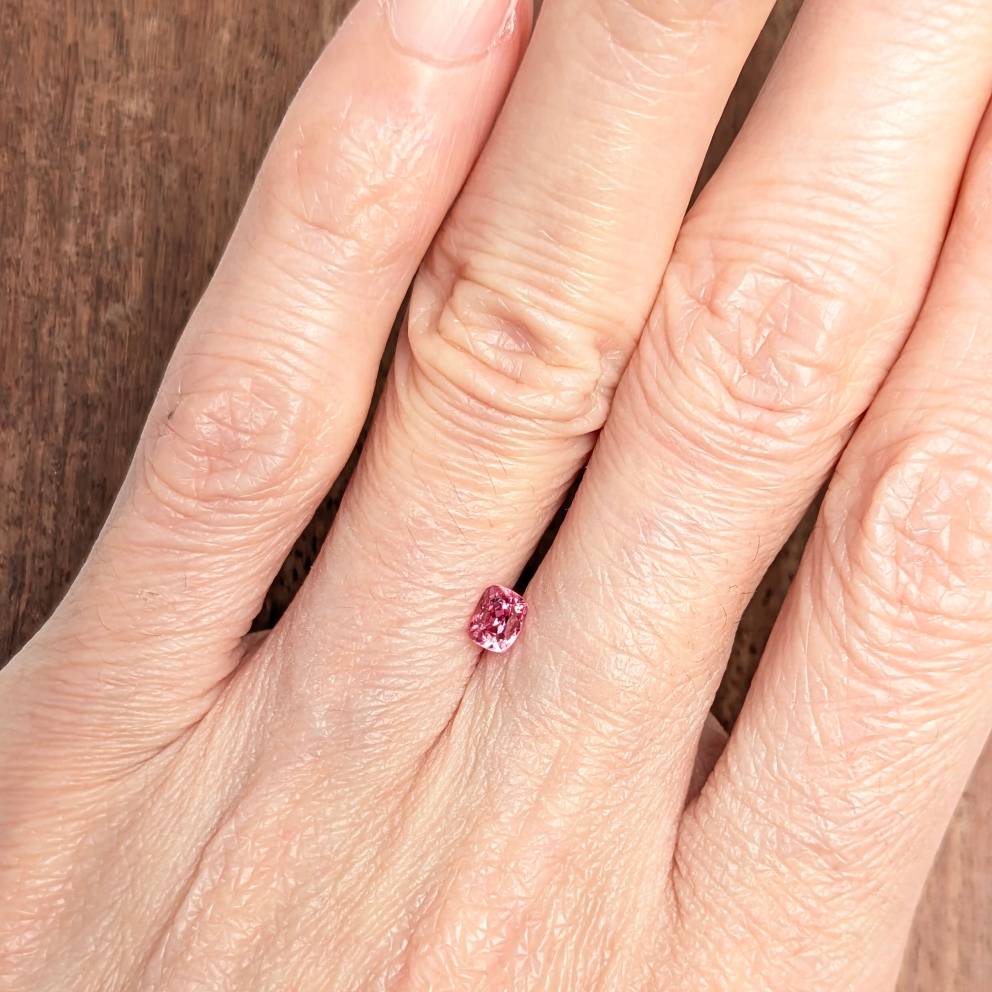 ピンクスピネル ルース ミャンマー・モゴック産 【0.39ct】 PRO208390