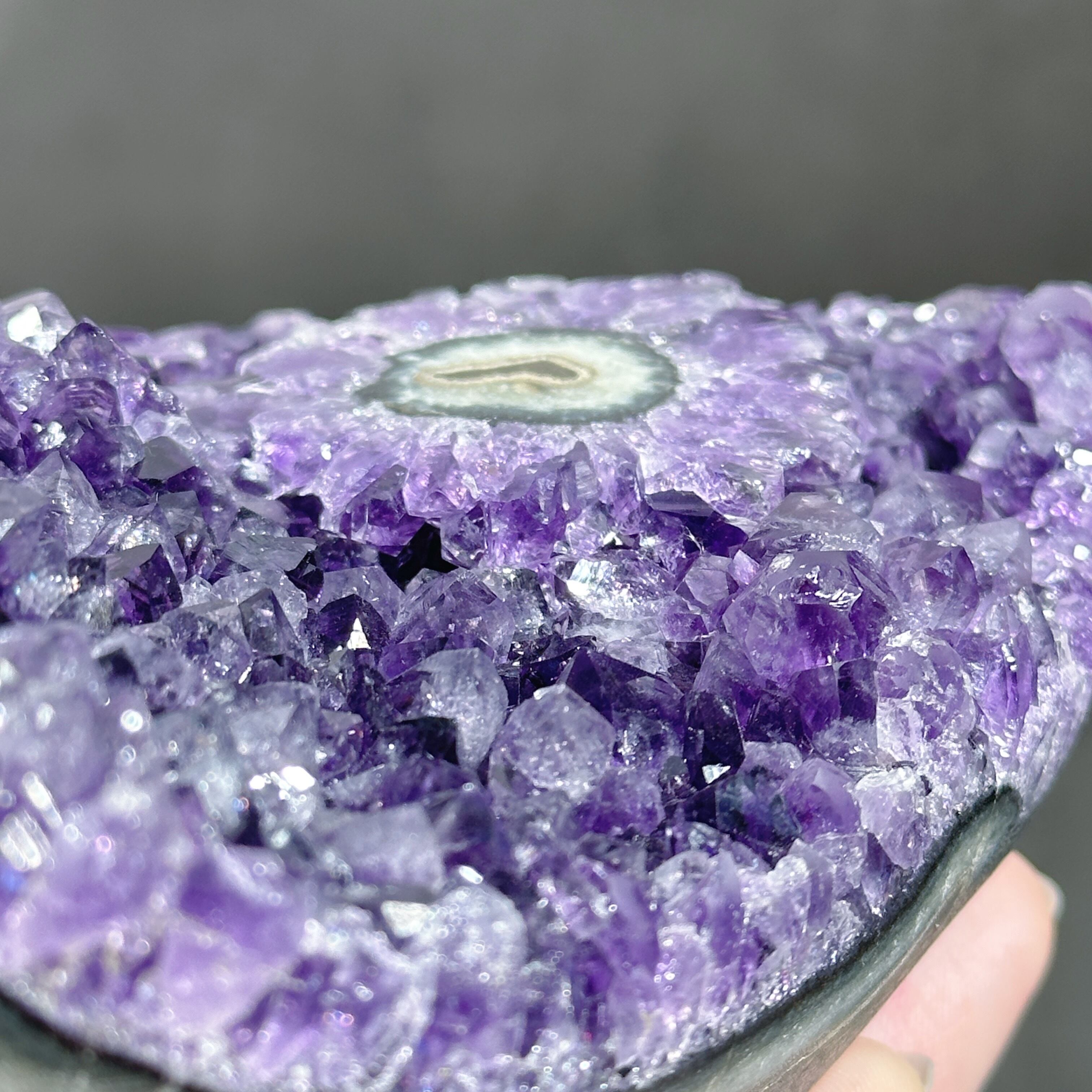 0725119　アメジスト細石置物　約48*160ミリ アメジスト with スタラクタイト ドーム型51◇ Ametyst With