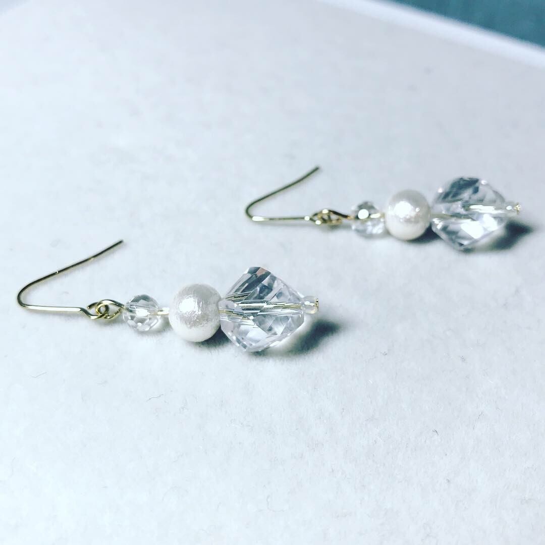 0025:クリアホワイト ガラス×コットンパールピアス